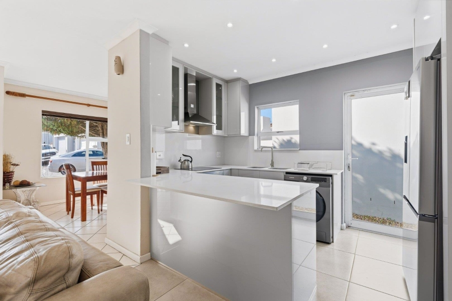 To Let 3 Bedroom Property for Rent in Parklands Western Cape